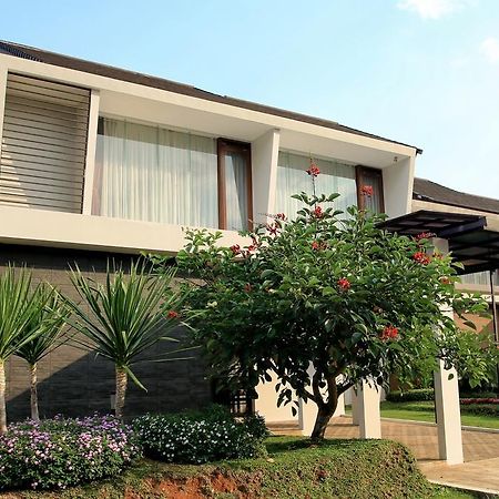Villa Tirta Syariah Bandung Exterior foto